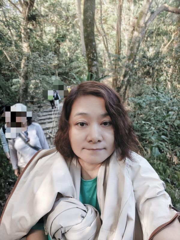 何小姐